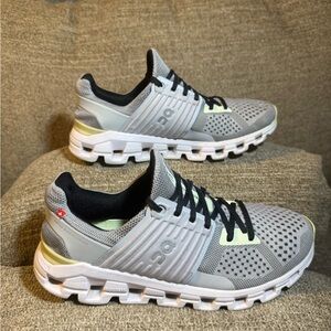 On Running Cloudswift running Women’s shoes in the Alloy/Glacier Size 8.5